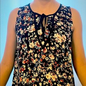 Sleeveless COLLECTIVE CONCEPTS. Women top